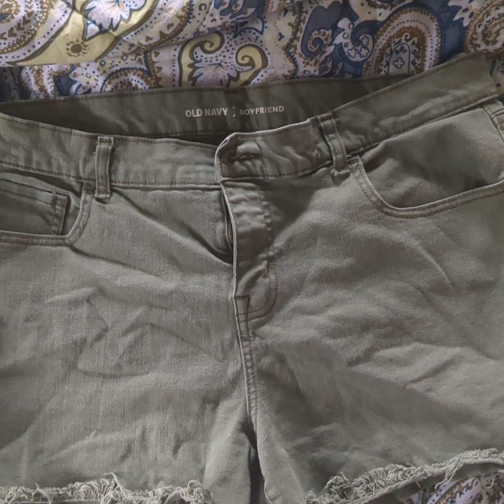 Old Navy Army Green Boyfriend Shorts. Size 16